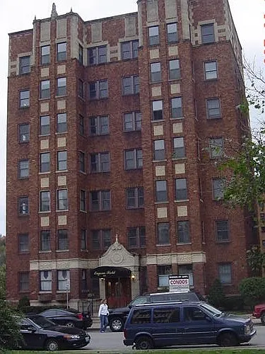 807 W 48th St #401 — Photo 7