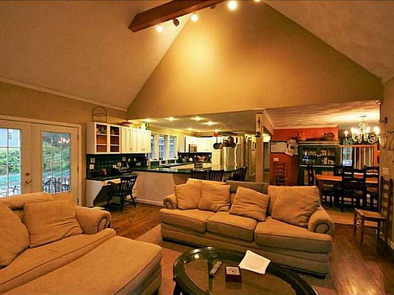 5th image of 260 Mulberry Dr