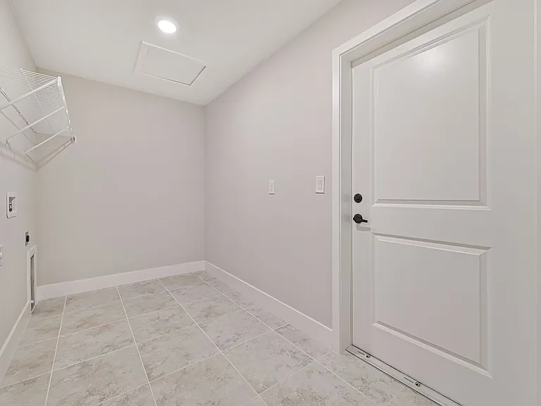 6076 Lacota Ave — Photo 17