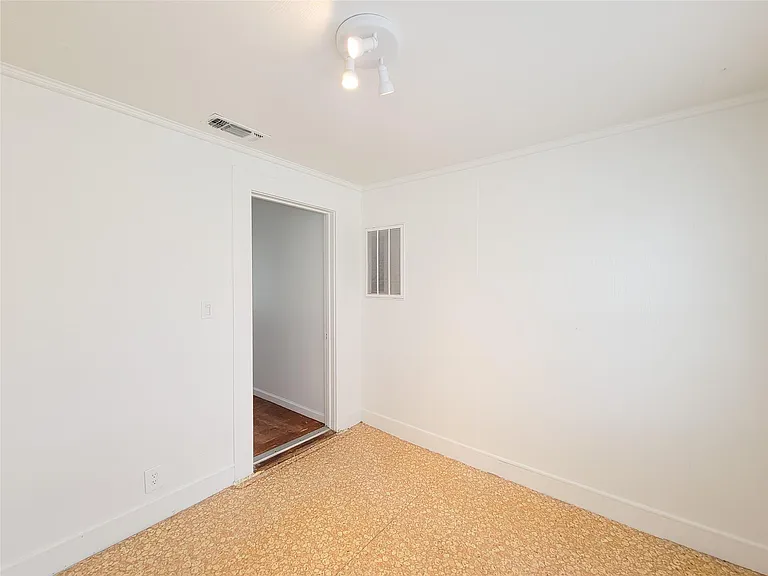 2816 Elser St — Photo 8