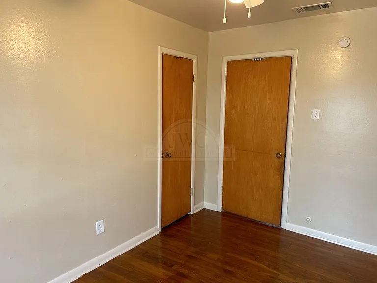 408 Allen St — Photo 23