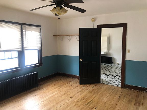 2nd image of 925 16th St APT 4