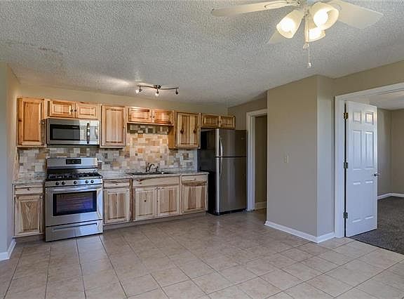 3rd image of 719 Lyon Ave