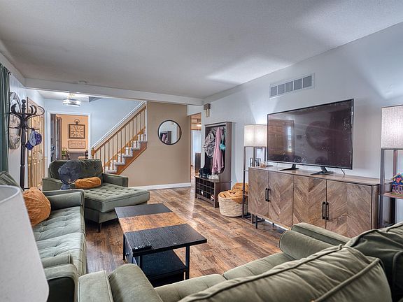 4th image of 6819 Pinehurst Dr