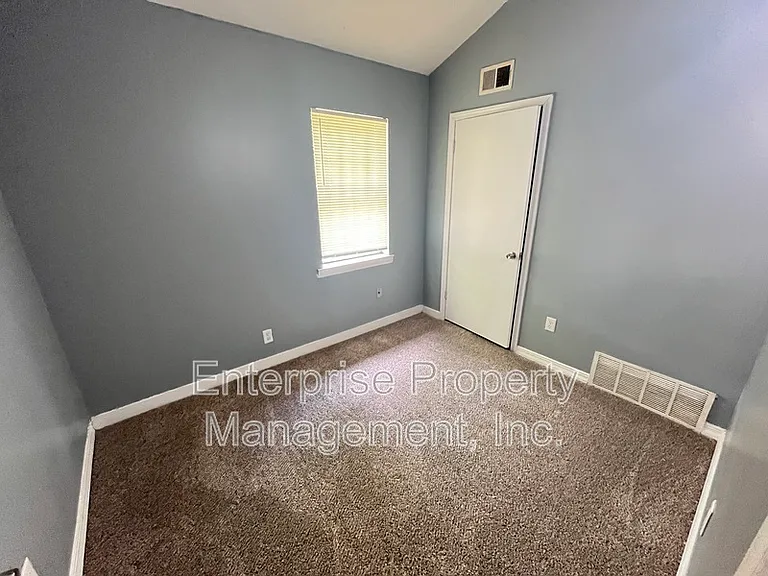 401 N Manassas St — Photo 15