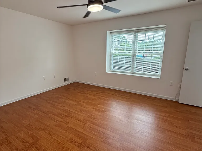 103 Neilly Ct — Photo 9