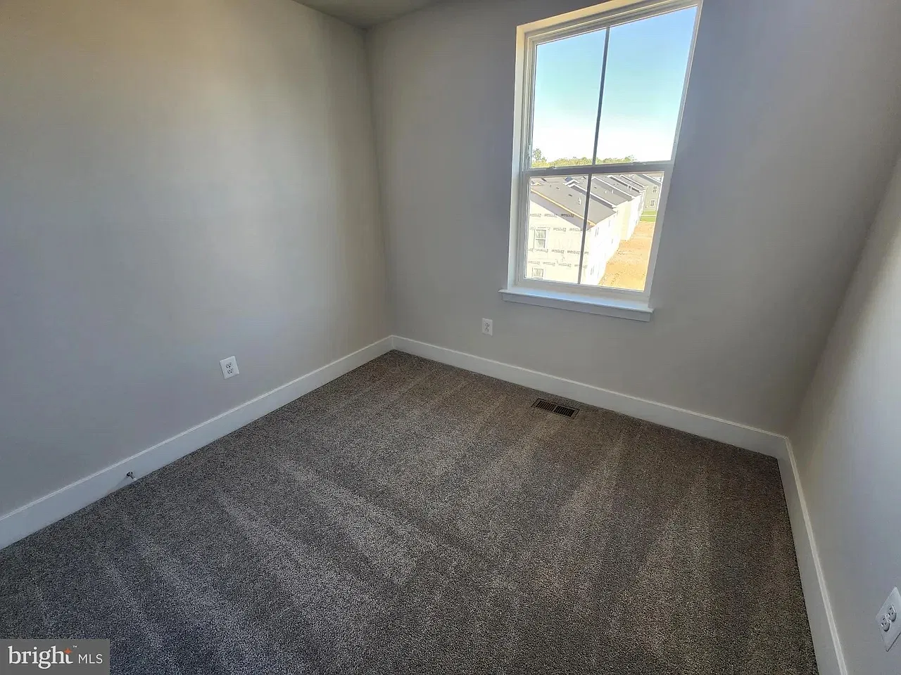 3 bed, 2.5 bath, 2178 sqft, $2,100 — Photo 4