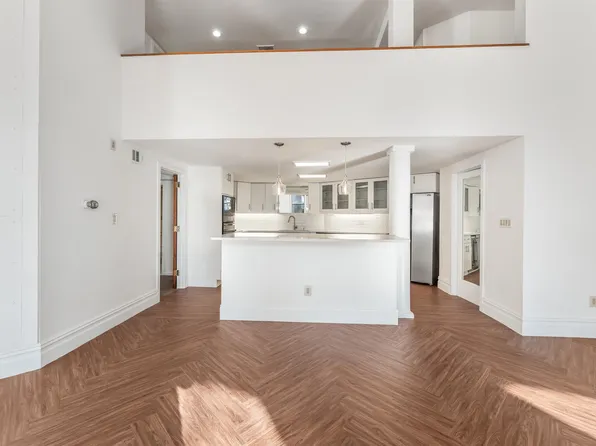 299 Pavonia Avenue image 9 of 43