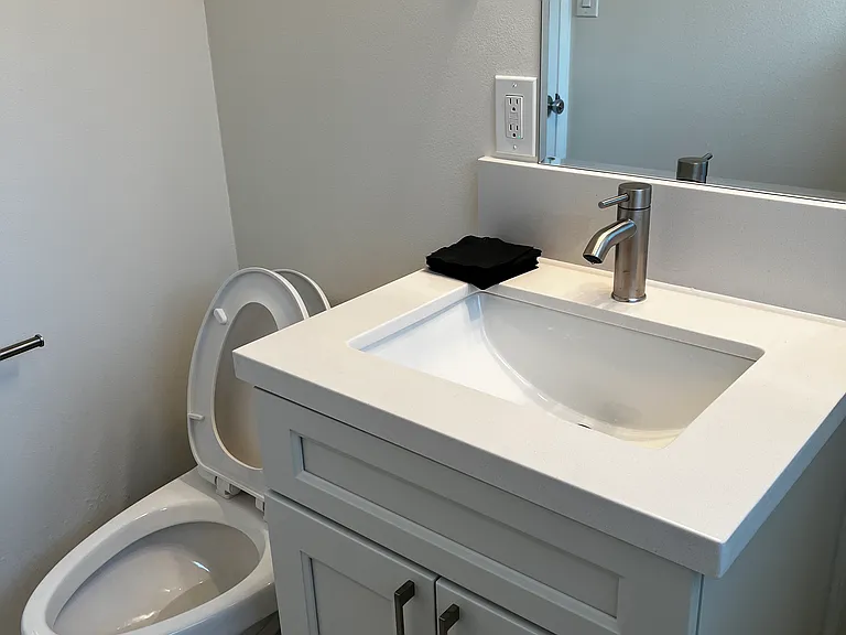 205 E Acacia St #C — Photo 6