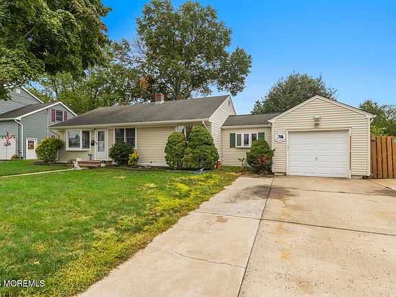 3rd image of 8 Meadowbrook Avenue
