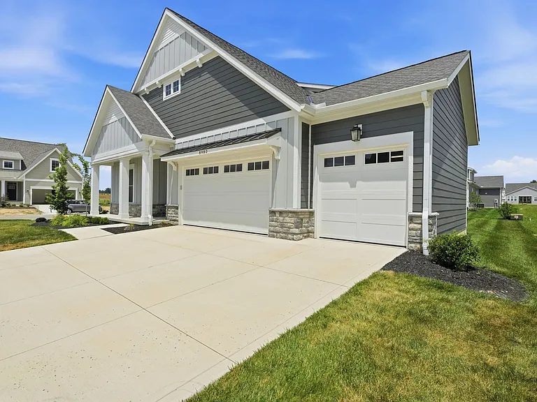 8980 Ladd Ln — Photo 2