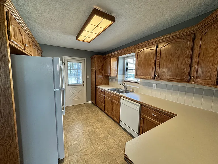 1412 SW Highland Dr — Photo 9
