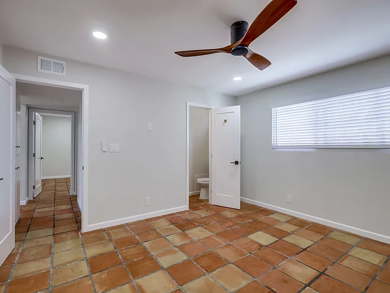 205 W Escalones #B — Photo 17