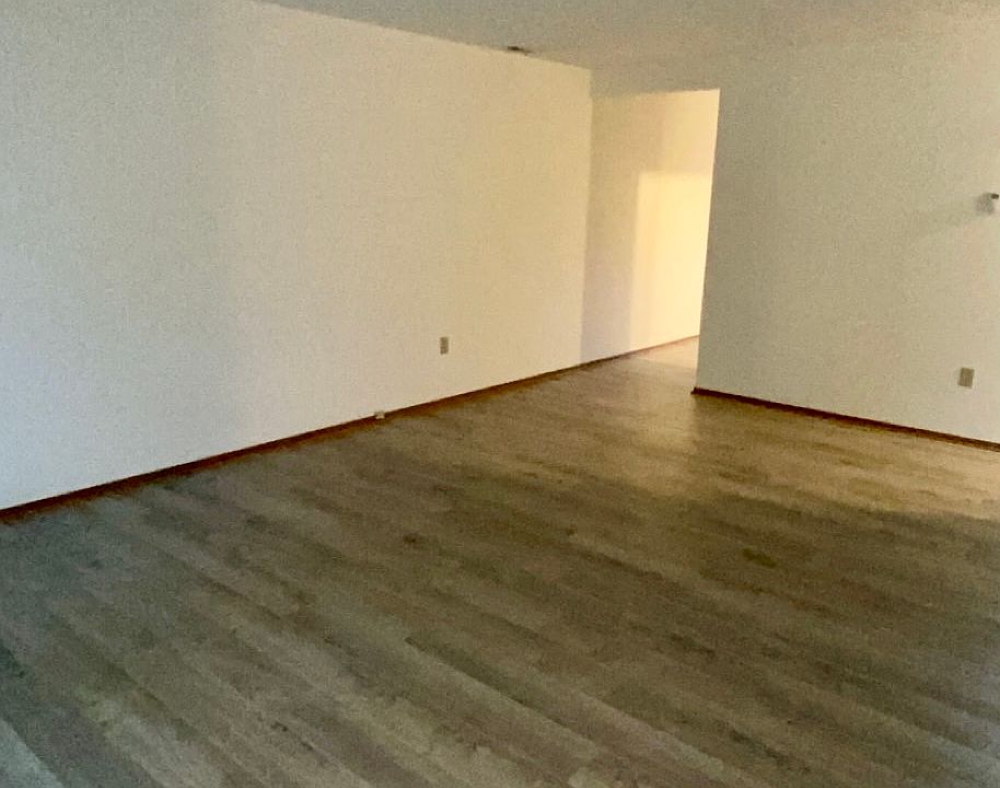 1st image of 525 Rosehill Dr