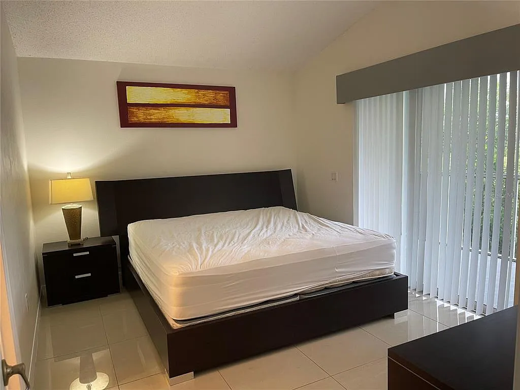 4 bed, 3.0 bath, 1650 sqft, $2,000 — Photo 4