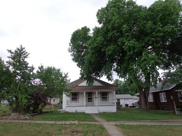 306 E 12th St, Ellis, KS 67637