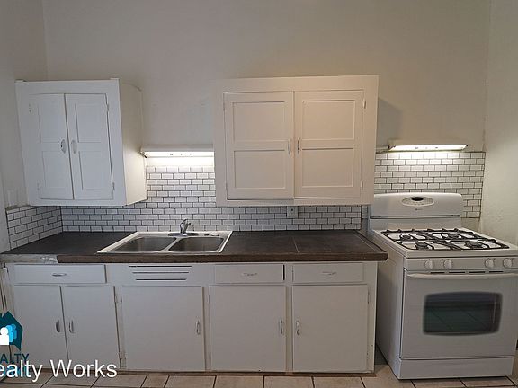 3rd image of 1347 D St APT 4