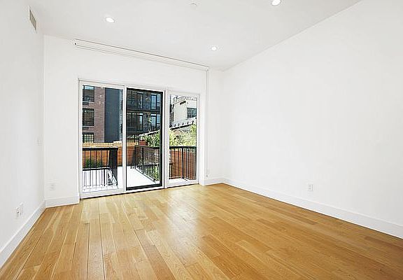 5th image of 5-28 47th Ave #1B