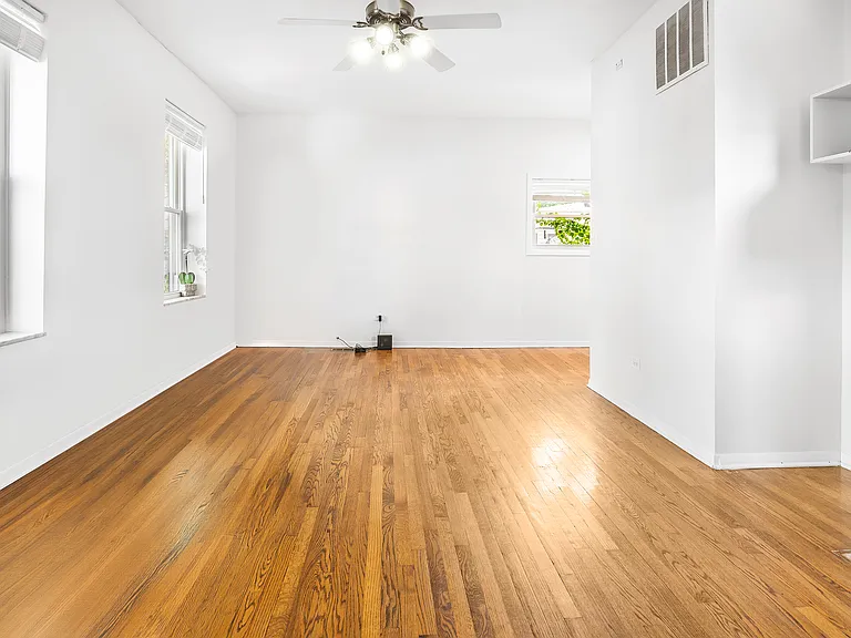1337 W Flournoy St #2R — Photo 2