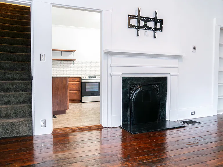 117 E Vine St — Photo 17