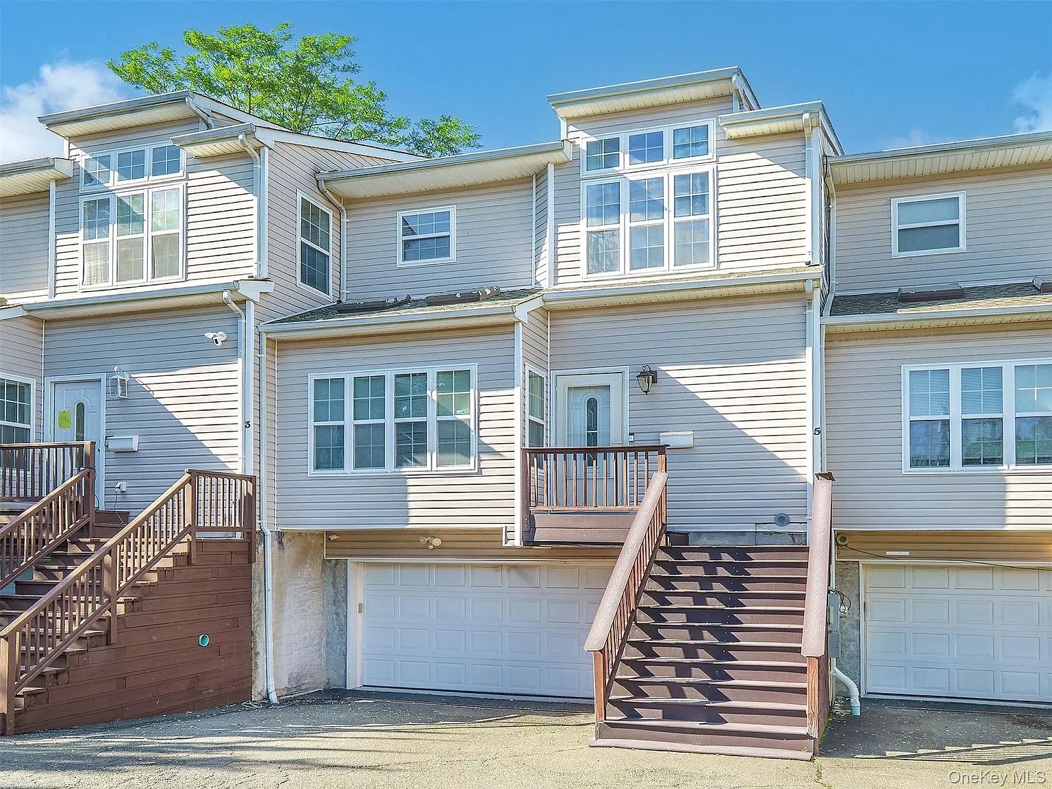 3 bed, 2.5 bath, 2600 sqft, $6,500 — Photo 1