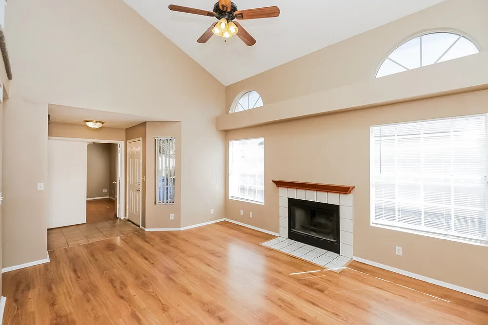 4 bed, 2.0 bath, 1493 sqft, $2,240 — Photo 4