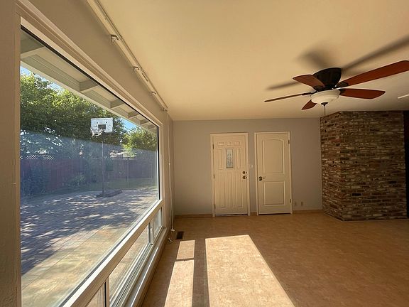 4th image of 1323 Bobolink Cir