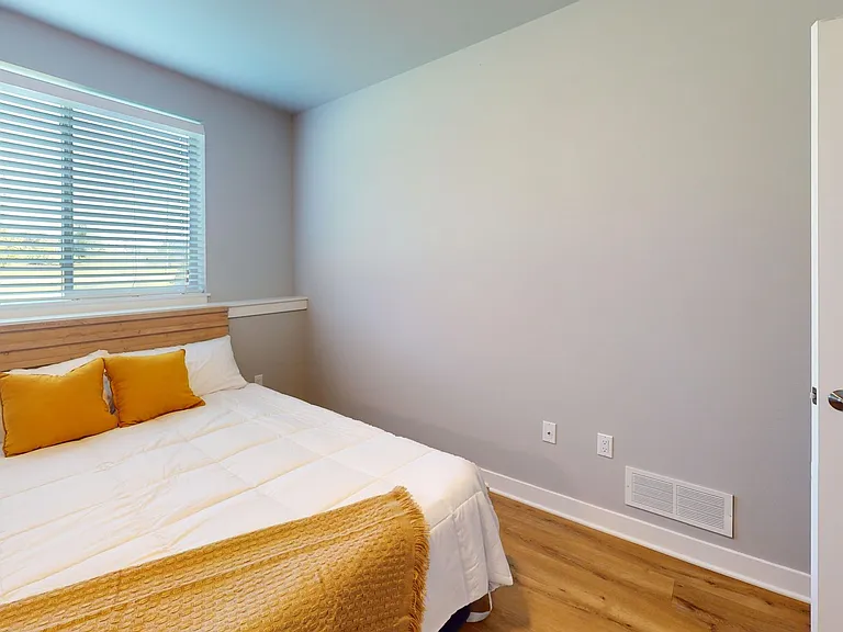 103-173 Drumlin Cir — Photo 11