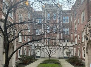 2305 E 70th Pl APT 15, Chicago, IL 60649