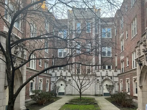 2305 E 70th Pl APT 15, Chicago, IL 60649