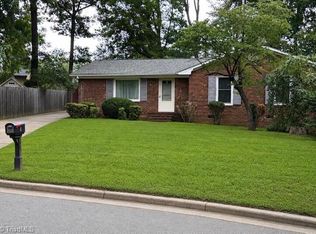 4 Lynhaven Ct, Greensboro, NC 27406