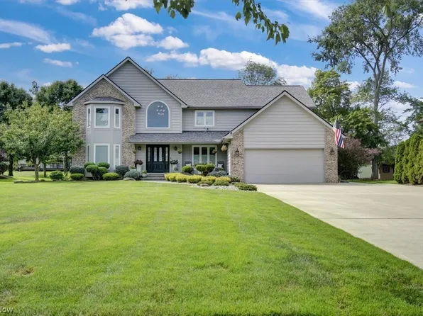 374 Medway Rd, Highland Heights, OH 44143