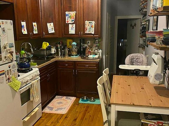 2nd image of 293 20th St #1RR