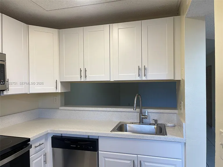 3252 Foxcroft Rd #307 — Photo 12