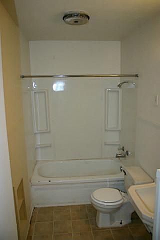 1st image of 900 Nannette St
