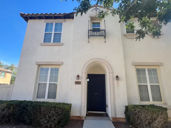 942 S Utilis Dr, Gilbert, AZ 85296