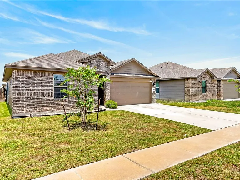 3913 Targaryen Way — Photo 31
