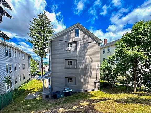 4th image of 113 Sterling St