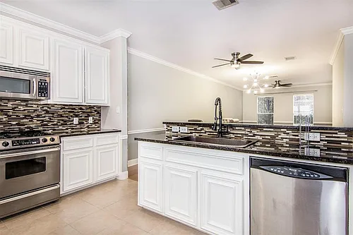 1720 Elgin St Photo 1