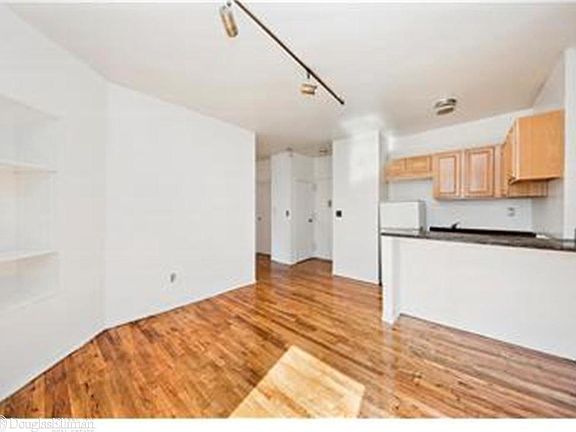 2nd image of 949 Columbus Ave APT 7
