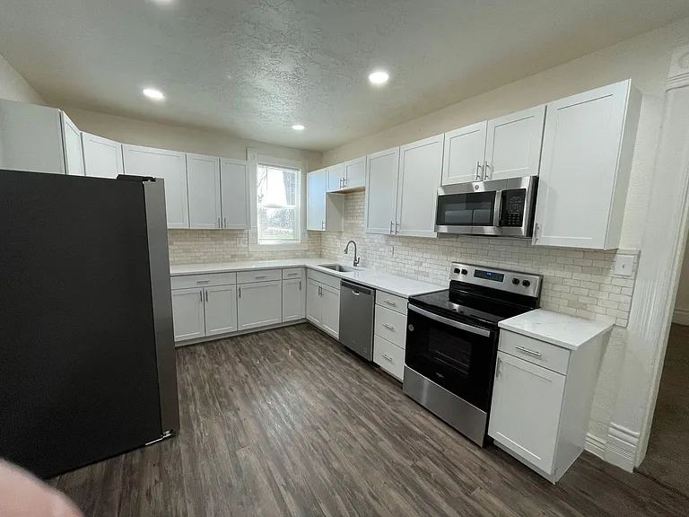 114 S 2250 W — Photo 15
