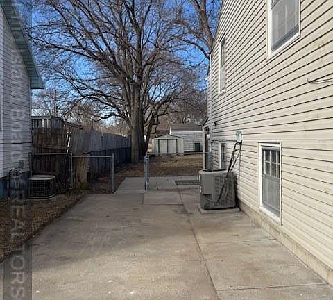 2nd image of 1032 S Vine St