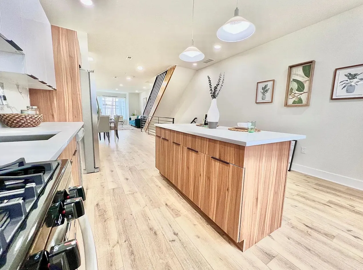 2510 E Tioga St — Photo 1