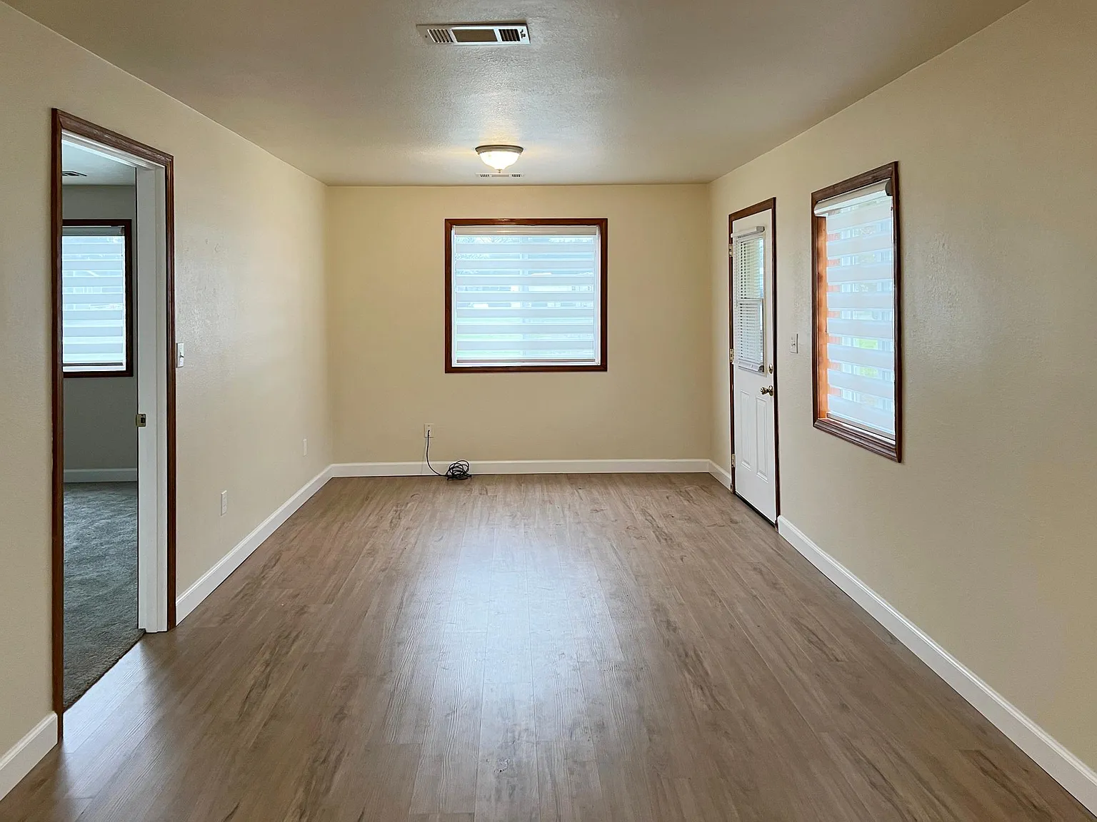 2 bed, 1100 sqft, $1,600 — Photo 2