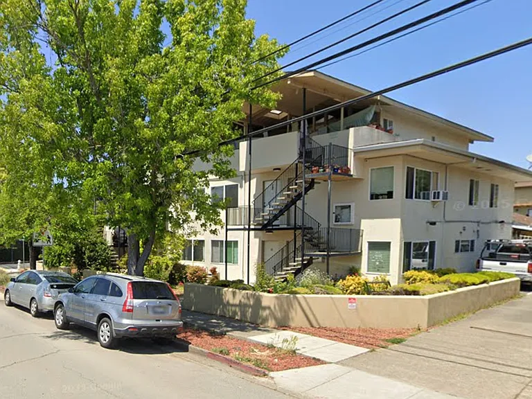 210 Mission Ave — Photo 1