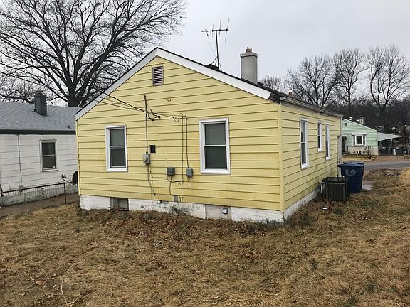 3rd image of 864 Gustav Ave