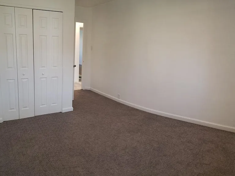 204 E Emma St — Photo 33