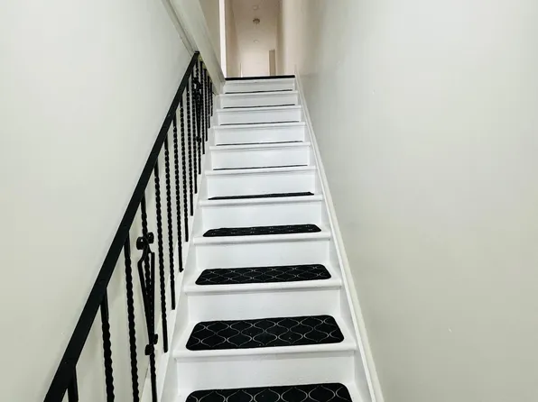 196 Caledonia Rd Floor 2, Toronto, ON M6E 4S7