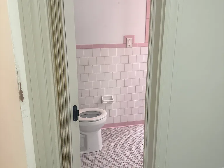 318 Washington St — Photo 9