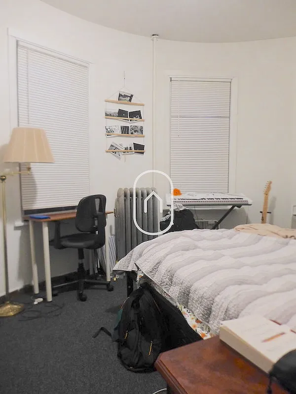 4 bed, 9999 sqft, $4,000 — Photo 2